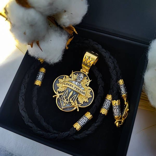 Срібна підвіска "Козак" та шнурок зі вставками зі срібла 925 проби з п