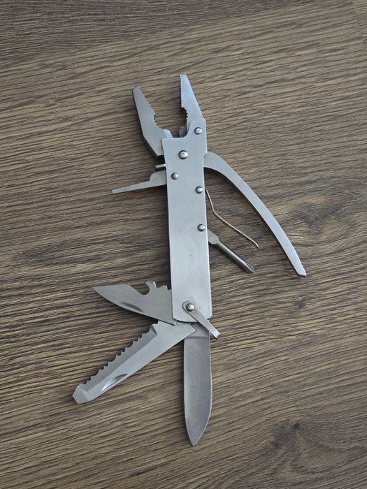 Multitool taktyczny narzędzie wielofunkcyjne  scyzoryk