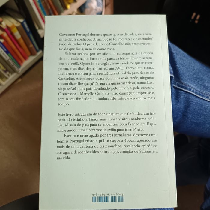 Livro "A queda de Salazar, o princípio do fim da ditadura"
