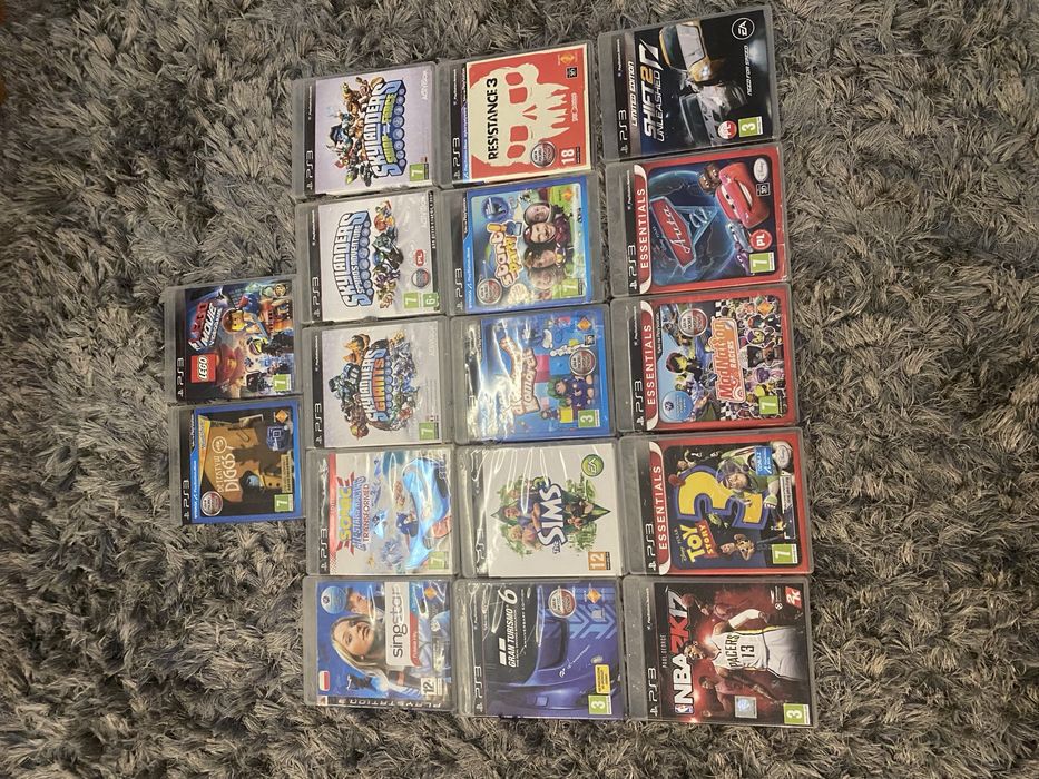 Playstation 3 + 17 gier + pady + alcesoria (Move/Skylanders/Singstar)