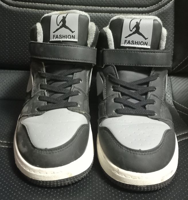 Продам кроссовки