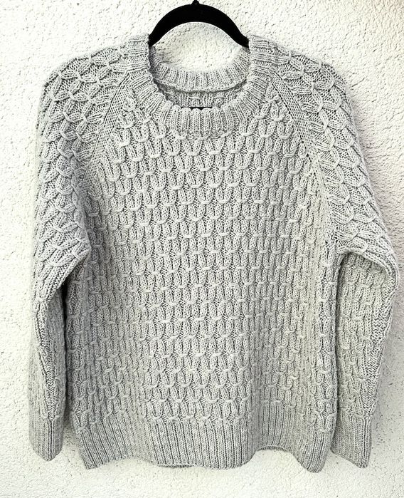 Sweter robiony ręcznie
