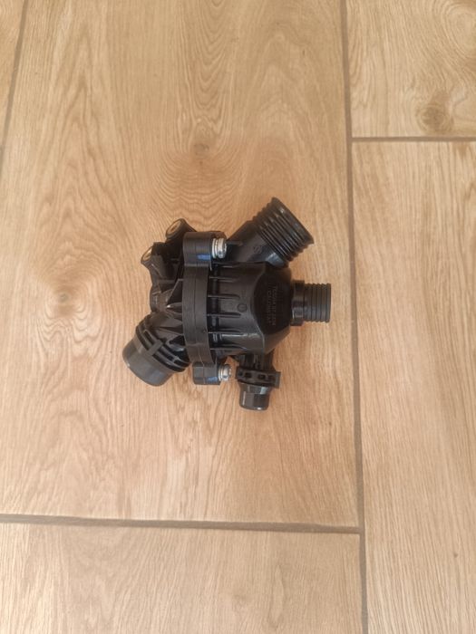 Termostat BMW E60 E61 nowy