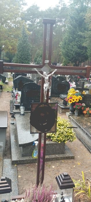 Obrzeże ,krzyż nagrobny ,obudowa grobu