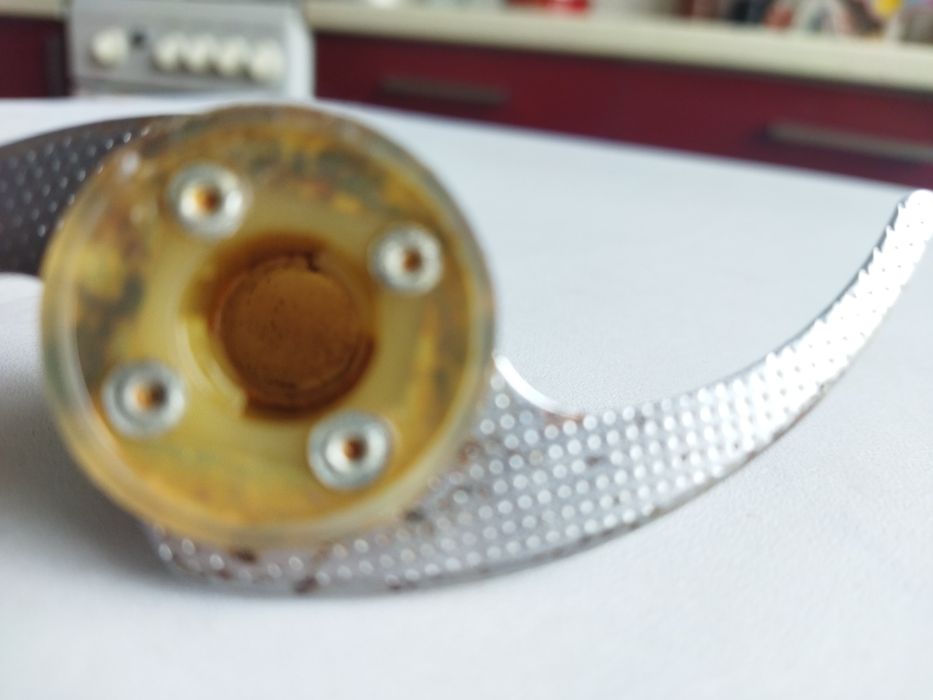 Ніж до кухонного комбайна в ідеальному стані