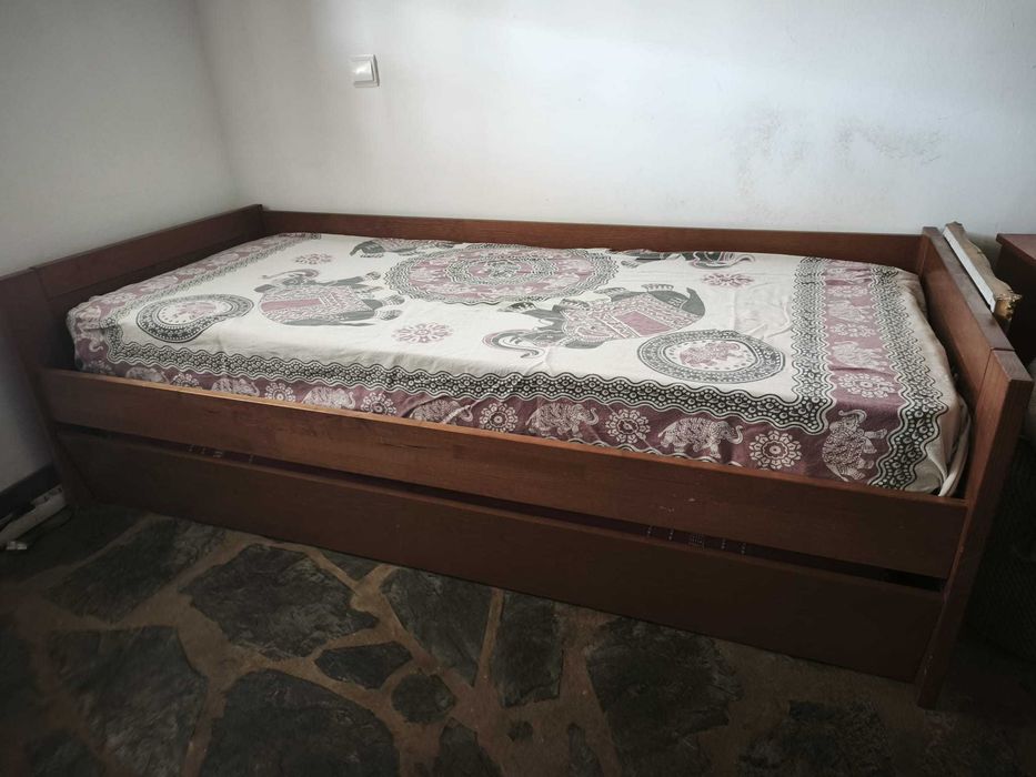 Cama de gaveta usada em bom estado