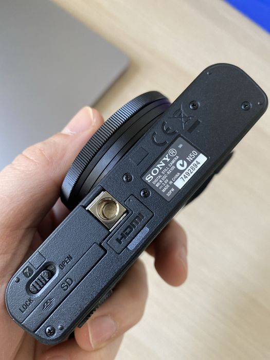 Компактна камера Sony RX 100