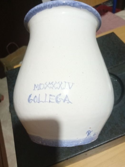 Peça decorativa em cerâmica vidrada