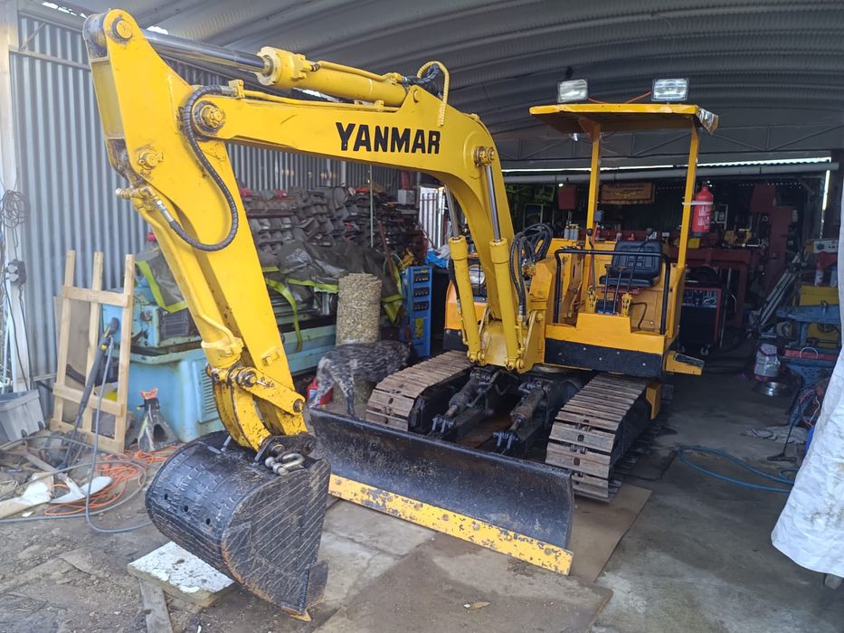 Giratória Yanmar YB30 com duplo hidráulico revisão completa