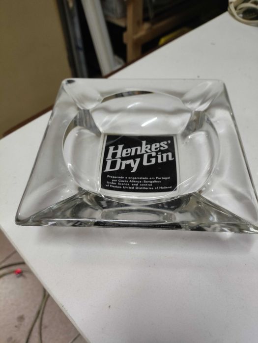 Cinzeiro Vintage henkes dry gin das caves aliança