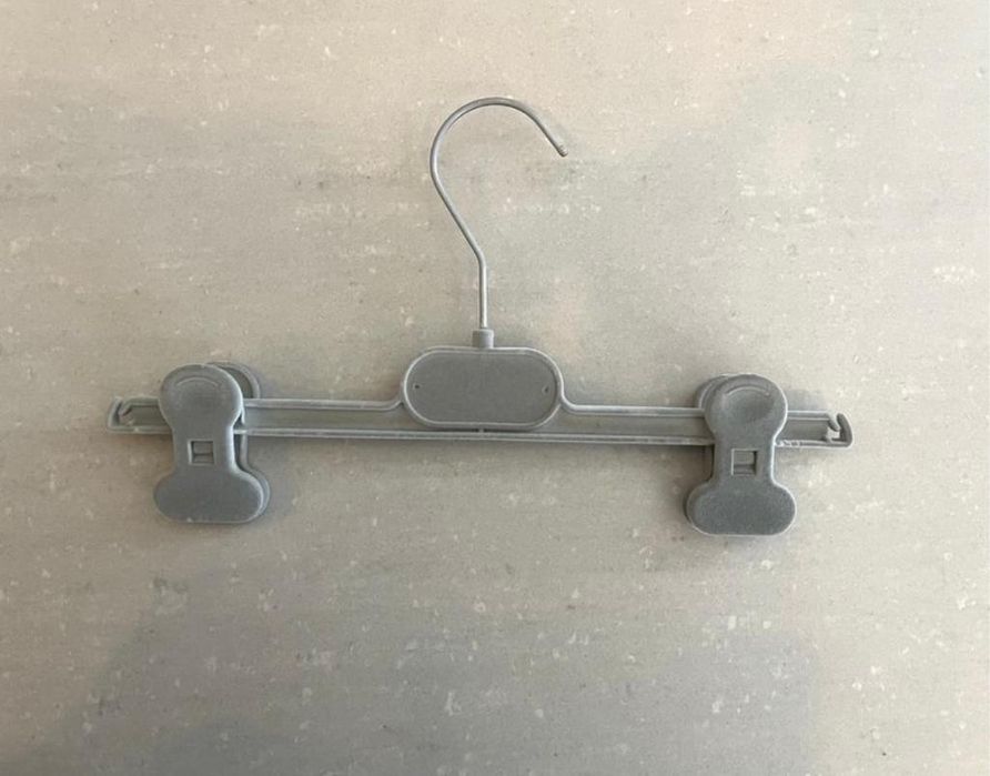 Cabides - veludo cinza ( tamanho criança)