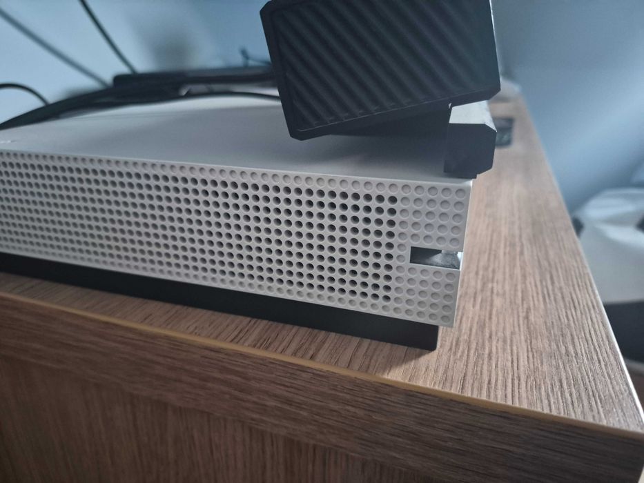 KONSOLA XBOX ONE  +  Kinect Adapter