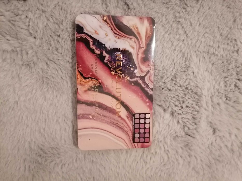 Paleta Revolution Flawless Allure64737983026434121