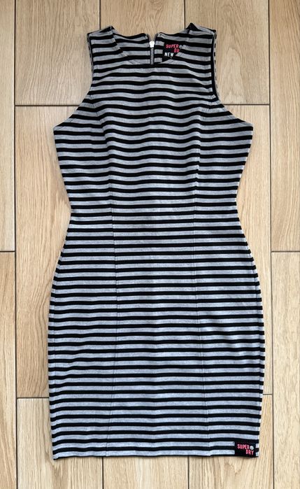 Sukienka w paski Superdry S