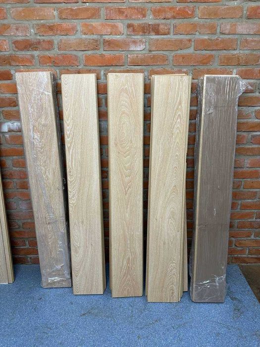 Ламінат Quick-Step Majestic 9,5 мм Дуб лісовий, світло-сірий MJ3547