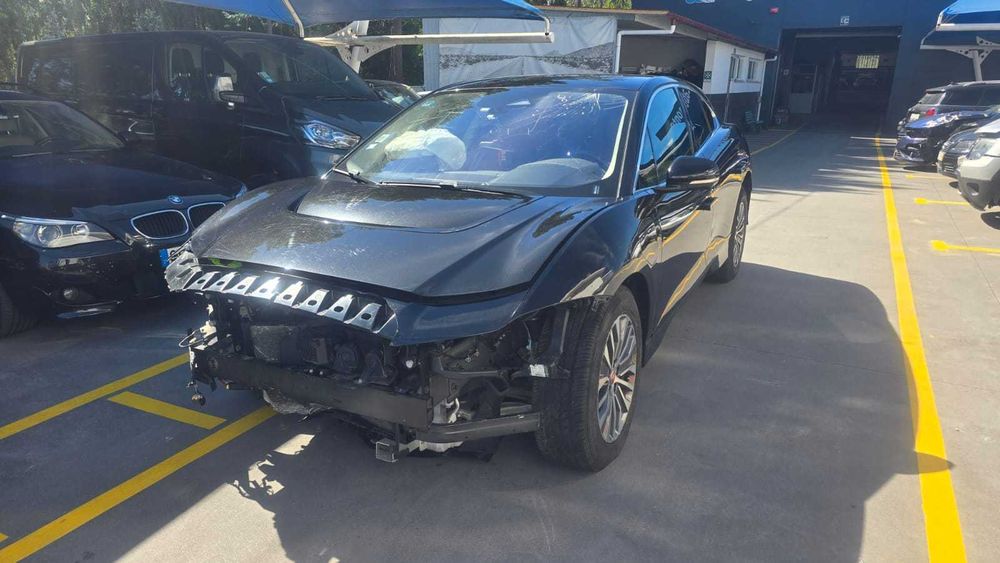 Jaguar I-Pace EV400 AWD   -   Salvado