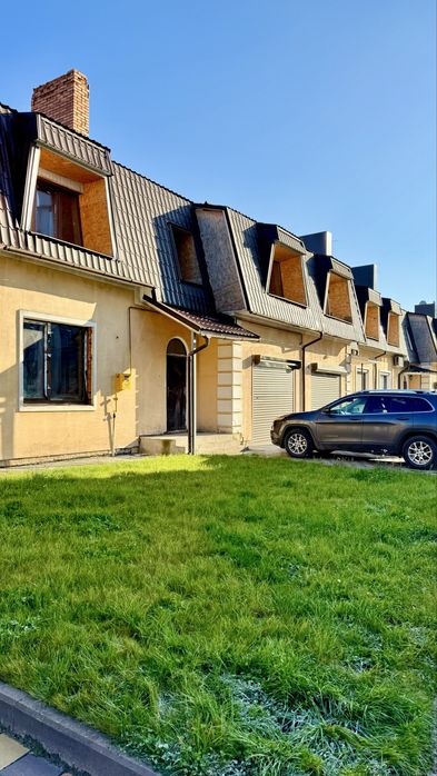 Продам таунхаус на Стрілецькій набережній!Внутр.роботи, буд.матеріали!
