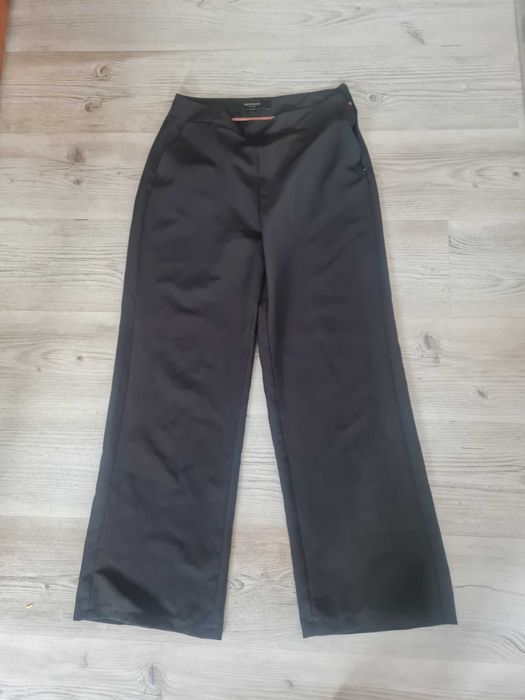 Czarne spodnie Reserved