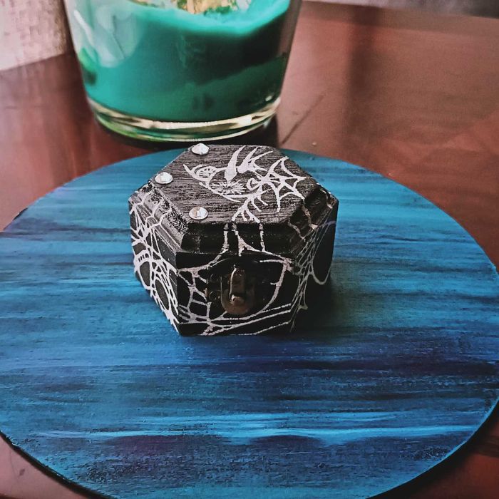 Caixa para Jóias, Pintada à Mão