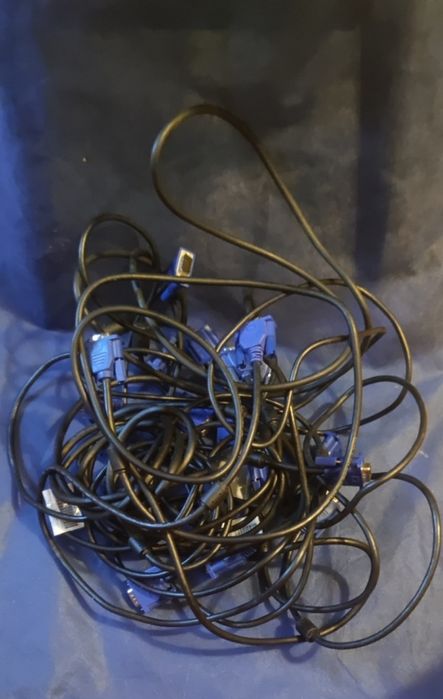 Продаються кабелі до монітора, комп'ютера