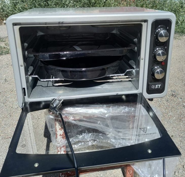 Піч електрична в гарному стані!