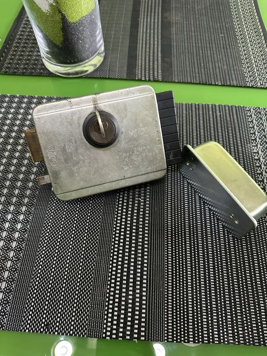 Fechadura Viro  para porta exterior