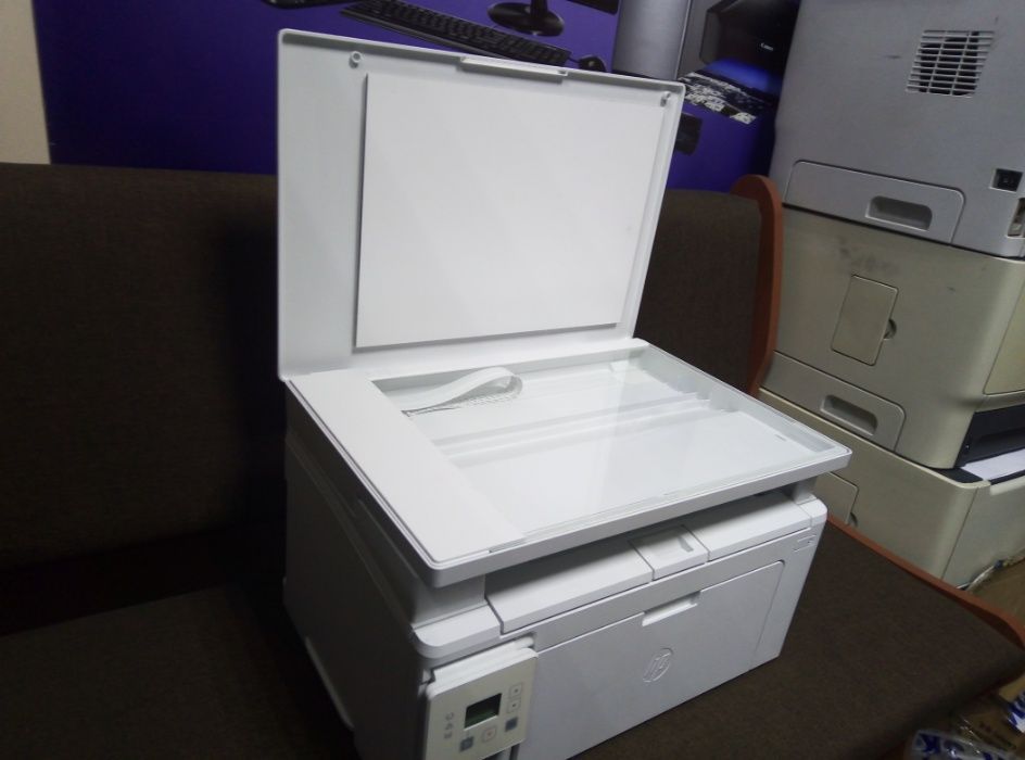 Лазкрный принтер МФУ hp m130а стан нового з коробкою.