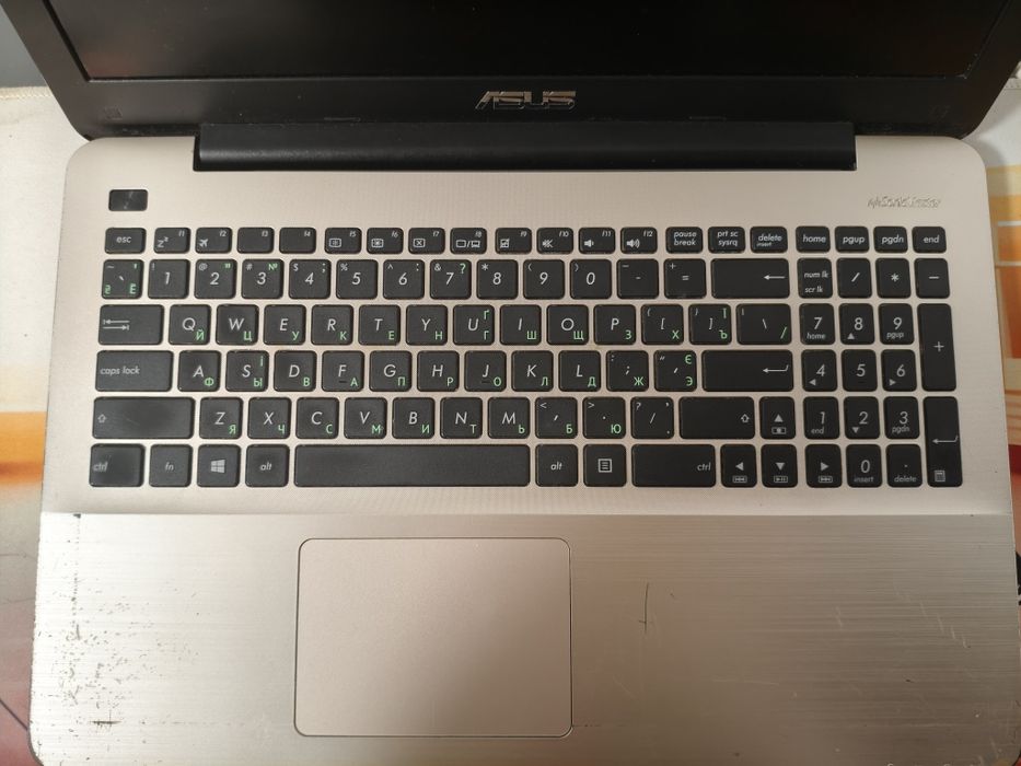 Ноутбук ASUS i5-5200U / 8GB RAM / SSD + HDD 1TB / GeForce 940m