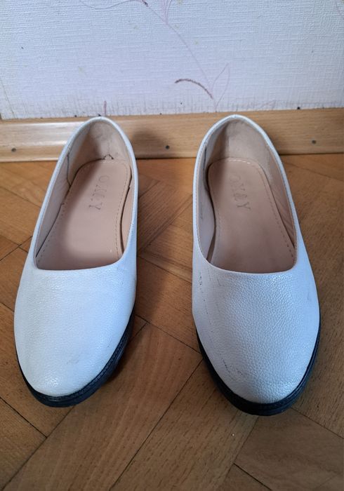 Продам туфлі жіночі (можливо на підлітка), 38р.