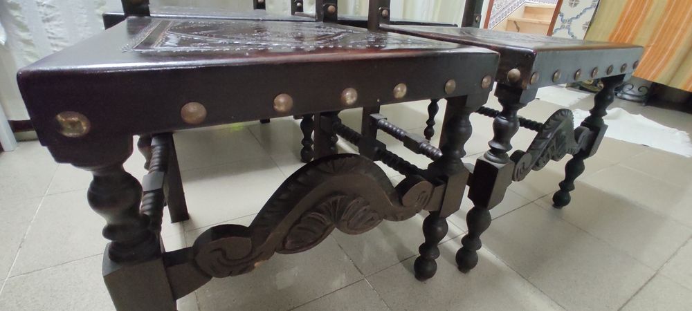 Cadeiras madeira em couro