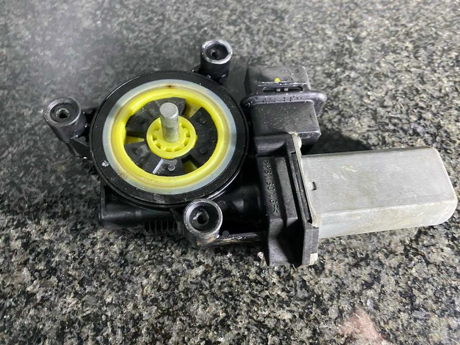 Podnośnik szyb prawy przód Opel Corsa D