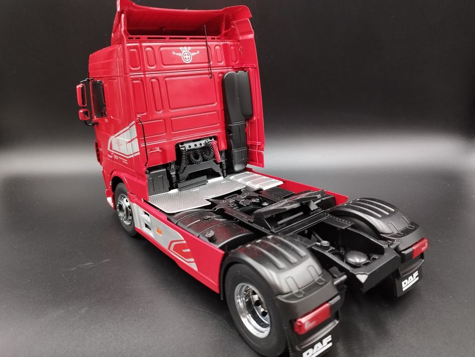 1:18 Premium ClassiXXs DAF XF Space Cab Red model nowy