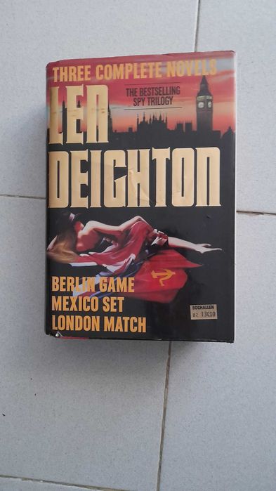Livro Ingles 3 Complete Novels Len Deighton Capa Dura