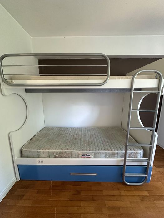 Cama  com tres colchoes