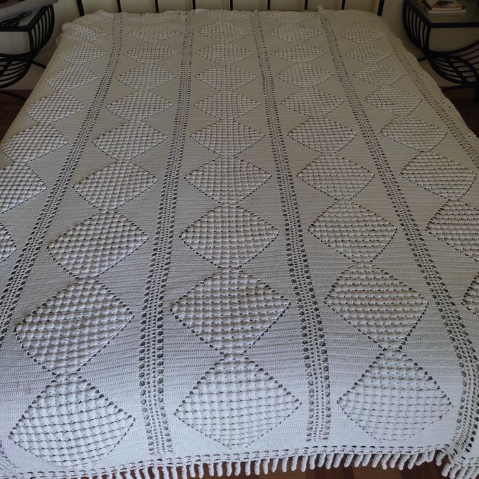 Três colchas em crochê