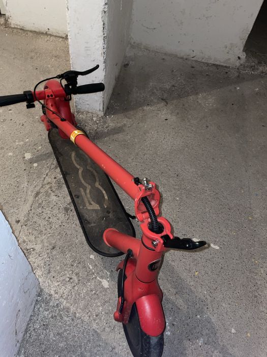 Hulajnoga elektryczna FIAT czerwony