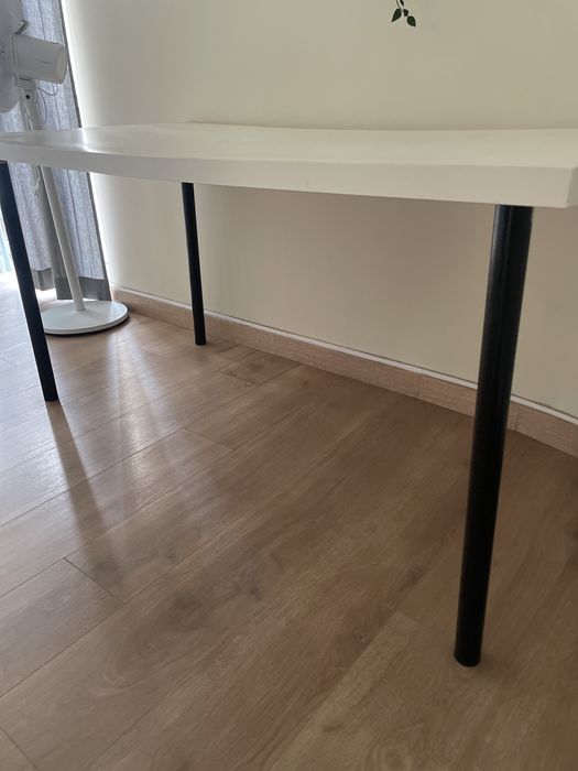 Mesa secretaria de tampo branco