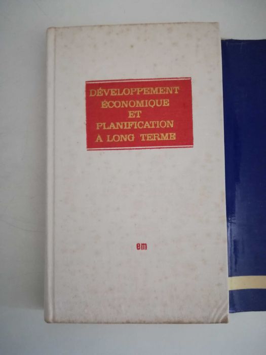 livro - Développement économique et planificación a long terme.