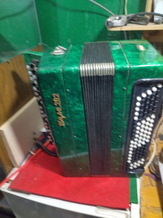 Продам баяни  різні тюнер сейко