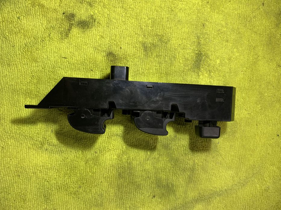 Блок управлением стеклоподъемникиком Mitsubishi Outlender 2003-2008