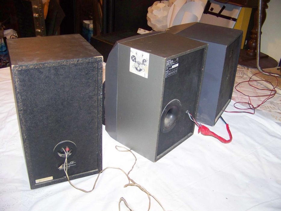 colunas sanyo 150 W, panasonic 100 W e philips