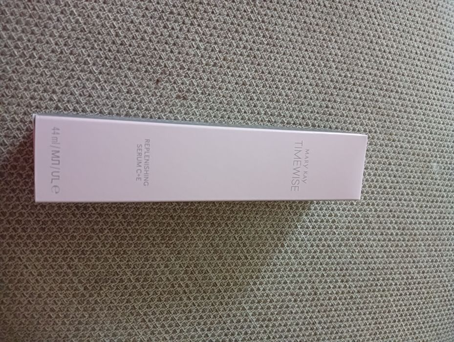 Mary Kay Odżywcze Serum C+E .