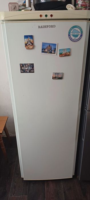 Морозильна камера reinford