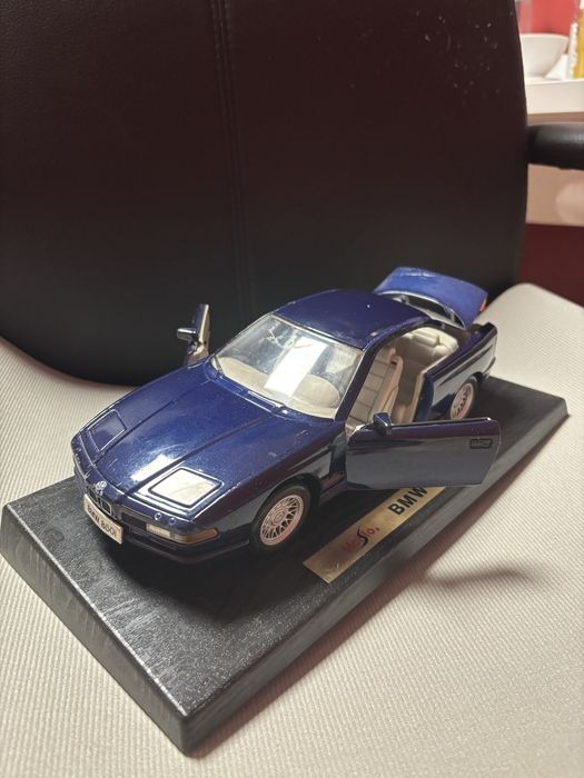 BMW 850i (1990) w skali 1:18