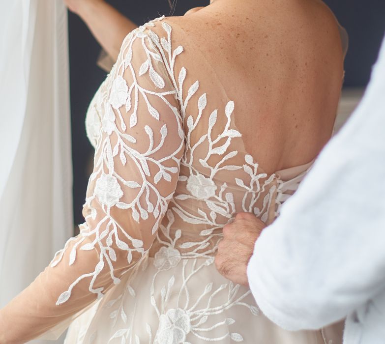 Продам весільну сукню з салону М - L-XL