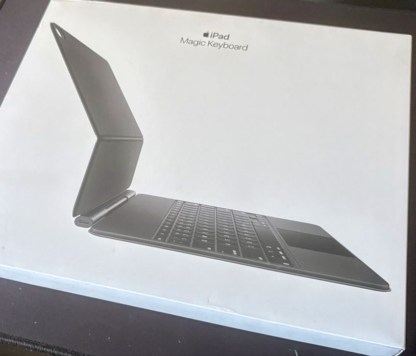Apple Magic Keyboard iPad Air 13" (M2/M3/M4) - Português - Preto