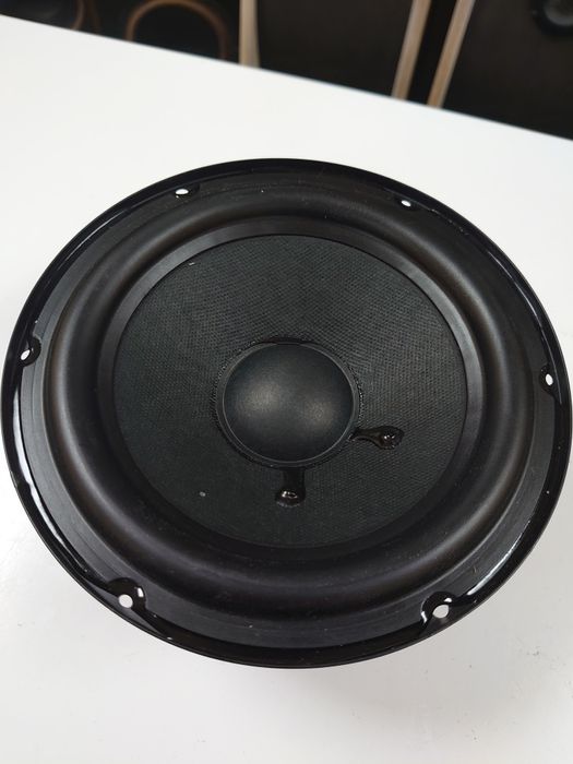 Мощный 16,5мидбам в трехполоску.2 ом. Yamaha