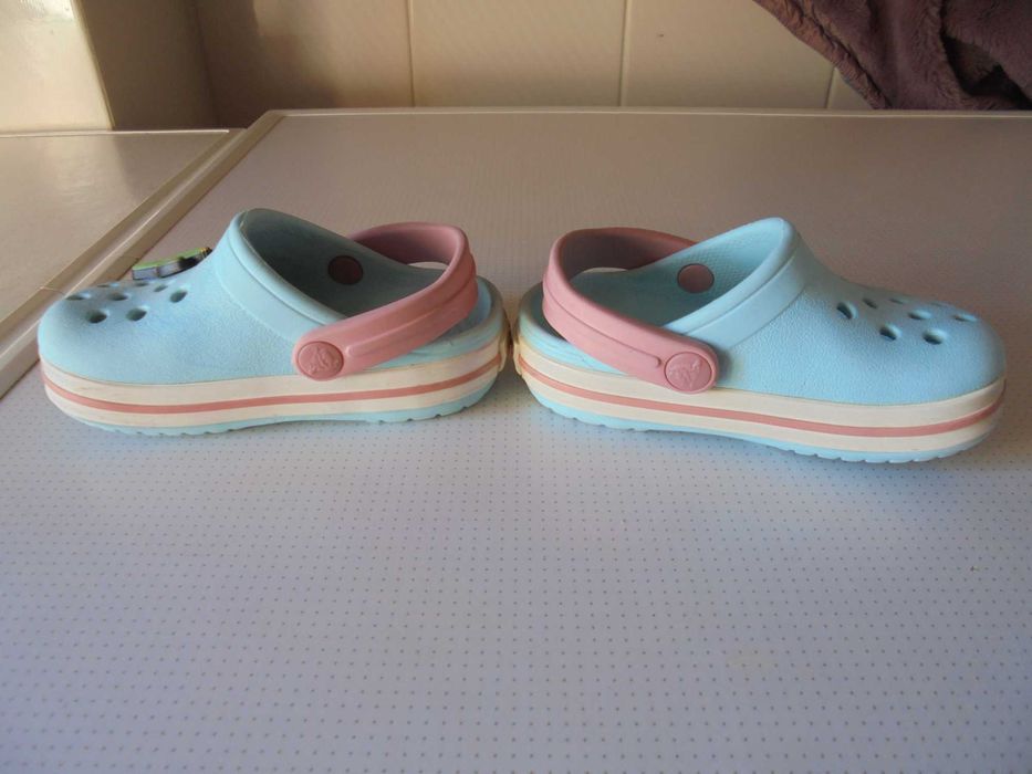 Crocs de menina lindas