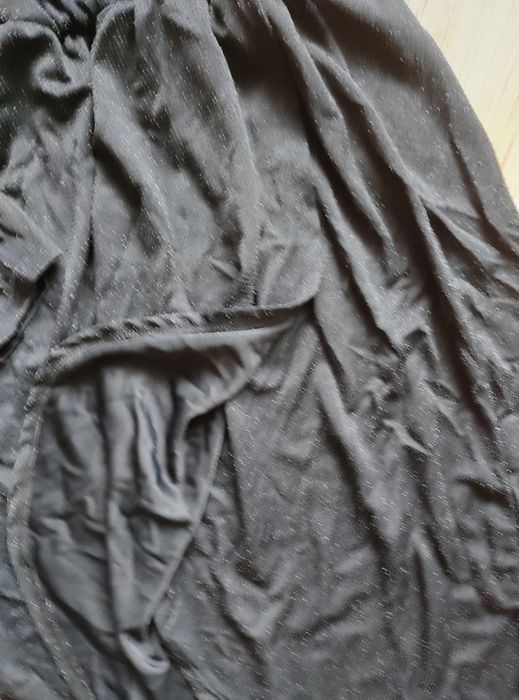 Czarna połyskująca sukienka