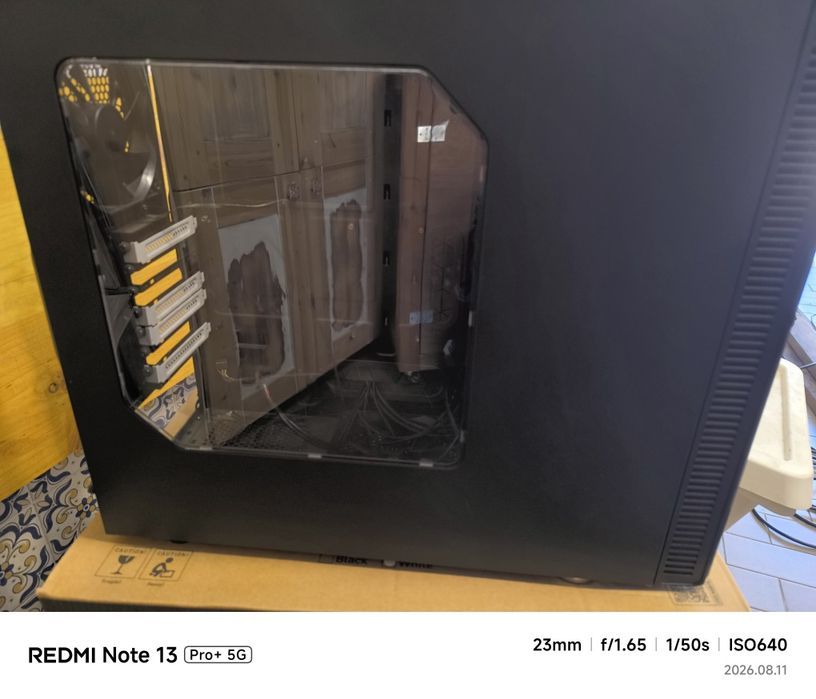 Caixa PC Fractal Design R4 window